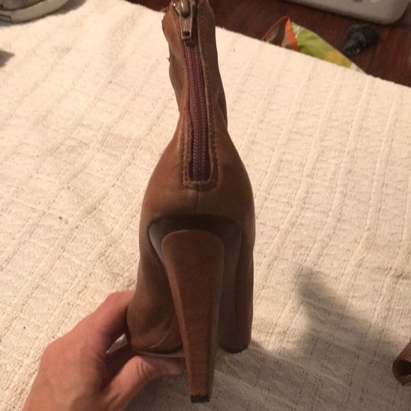Leather peep toe healed booties - Picture 3 of 3